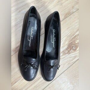 Like new - SALVATORE FARRAGAMO WOMANS FLAT LOAFERS - Leather Vara Bow Barrette